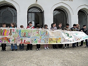 Ученици нарисуваха 10 метрова гора