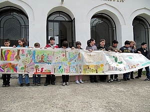 Ученици нарисуваха 10 метрова гора