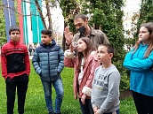 Ученици с първи урок по лесовъдство